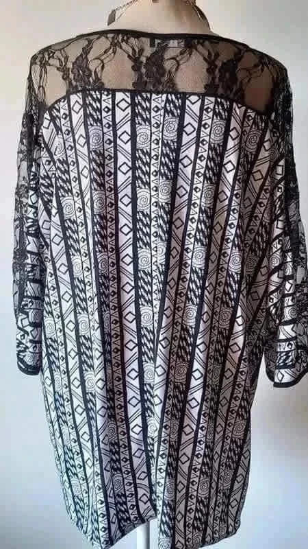 Haut Fluide Graphique & Dentelle - BY SUZIE (T.54)