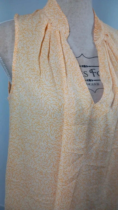 KIABI Sleeveless Blouse New M – Orange Yellow Flowy Top with Foliage Pattern