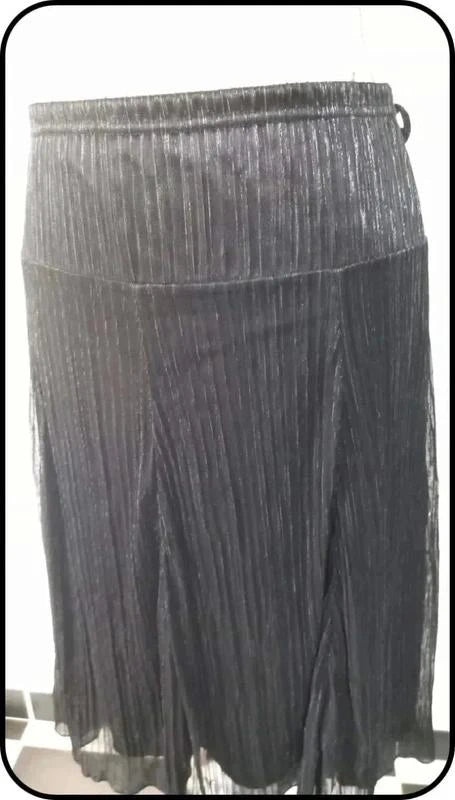 Jupe noir à fils métalliques marque Armand Thiery taille 44