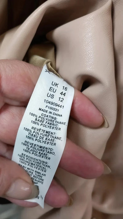 Robe Portefeuille Simili Cuir Satiné Beige Nude – Bas Volanté – ASOS – Taille 44