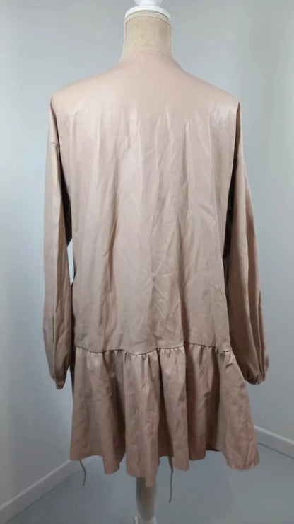 Robe Portefeuille Simili Cuir Satiné Beige Nude – Bas Volanté – ASOS – Taille 44