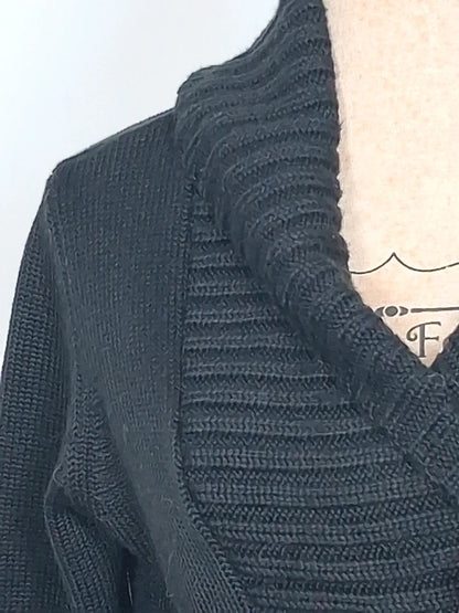 Pull asymétrique noir en laine mérinos Balina Collection - Taille S/M