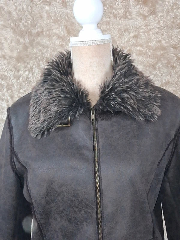 Veste effet peau lainée grise col fausse fourrure taille M