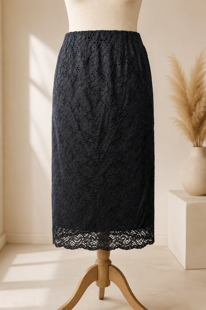 Belle jupe noire macramé de la marque Kiabi taille 54/56