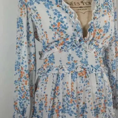 Robe Courte Fleurie – Dos Nu & Volants – Look Romantique