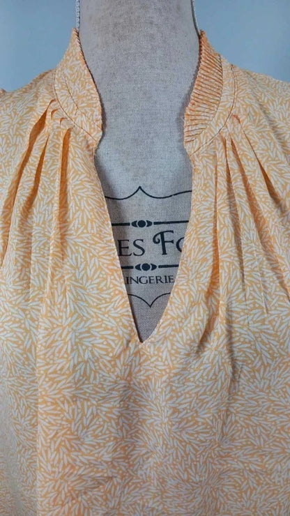 KIABI Sleeveless Blouse New M – Orange Yellow Flowy Top with Foliage Pattern