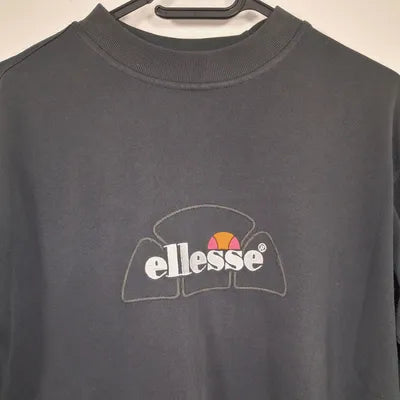 Sweat Ellesse Vintage Logo Brodé – Style Streetwear Retro – Noir Délavé – Taille S