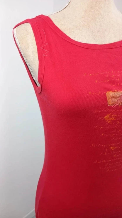 Top Débardeur Rouge Coquelicot – Détails Patchs & Écritures – T2 – Très Bon État