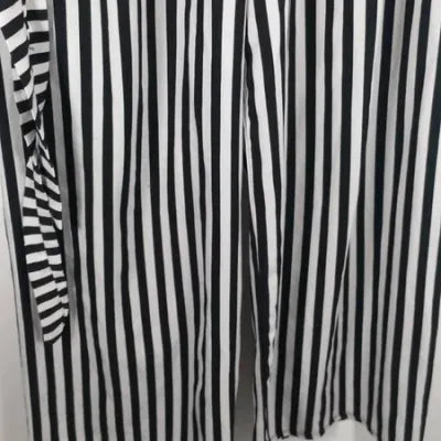 Black & White Striped Flowy Palazzo Trousers – Graphic Style – NEW – Size 4