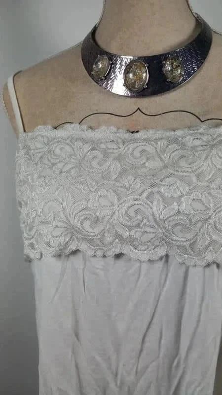 Beau débardeur blanc dentelle taille 56
