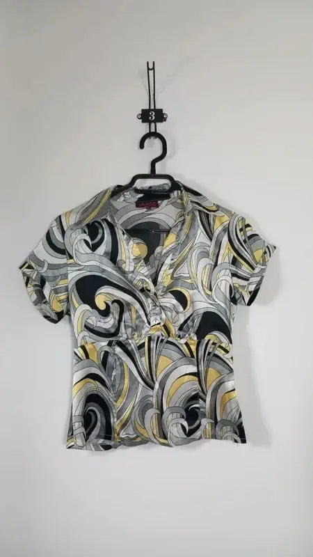 Haut Satiné la city Taille 2 – Top Vintage Imprimé Arabesques Jaune & Gris