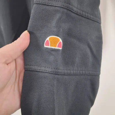 Sweat Ellesse Vintage Logo Brodé – Style Streetwear Retro – Noir Délavé – Taille S