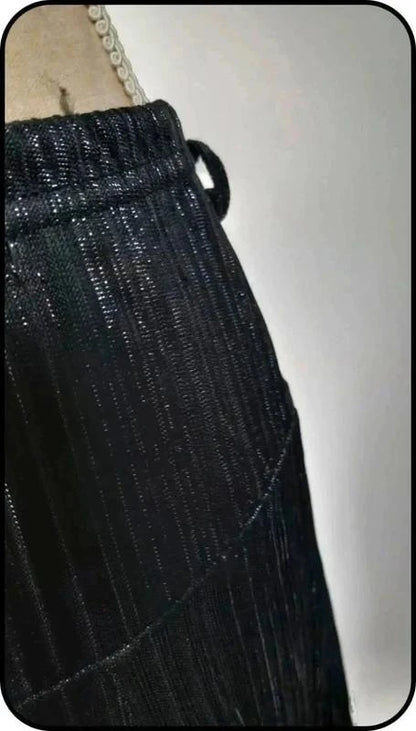 Jupe noir à fils métalliques marque Armand Thiery taille 44