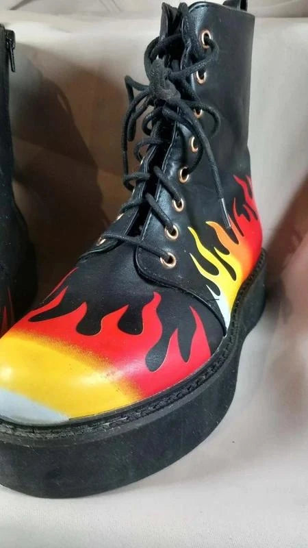 Bottines Rangers Plateformes ASOS - Imprimé Flammes