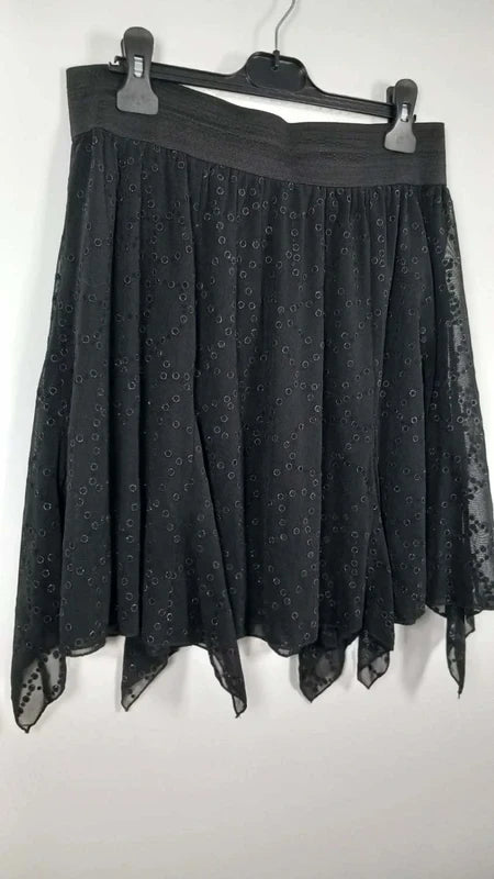 Jupe Noire en Tulle Ligne à suivre - Taille 42 - Coupe Asymétrique à Pointes