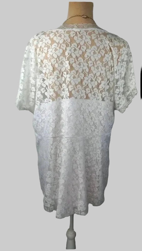 Lace Peplum Top – Elegance & Femininity Plus Size!