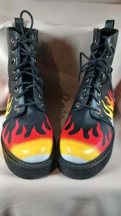 Bottines Rangers Plateformes ASOS - Imprimé Flammes