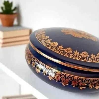 Limoges Bonbonnière En Porcelaine De Limoges Bleu De Four – Scène Galante