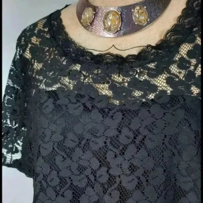 Black Peplum Lace Top – Elegance & Femininity Plus Size!