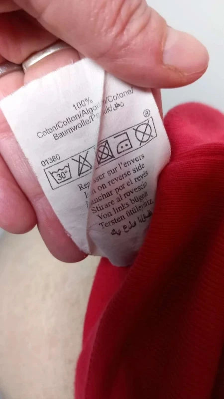 Top Débardeur Rouge Coquelicot – Détails Patchs & Écritures – T2 – Très Bon État