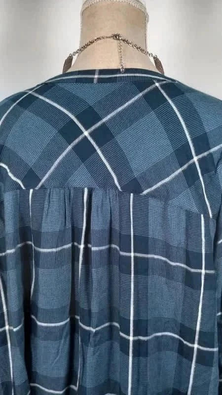 Tunique bleu blanche dorée de la marque Kiabi taille 50/52
