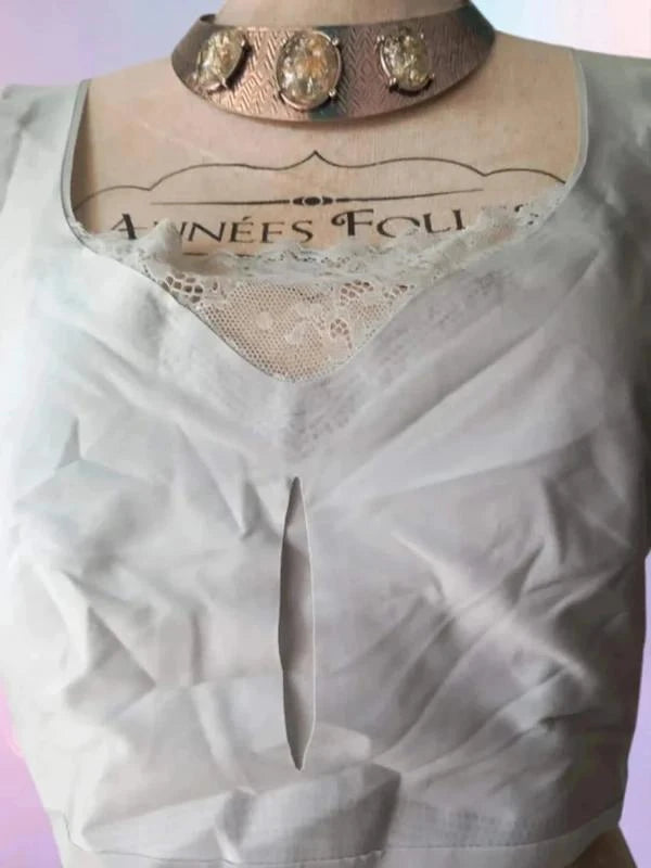 Brassière grise en taille 6XL.