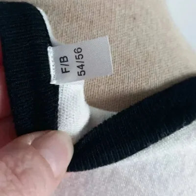 Chic & Comfy Graphic Top - Black & White - Size 54/56