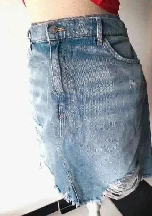 Jupe destroy H&M en taille 50 original avec un côté rock