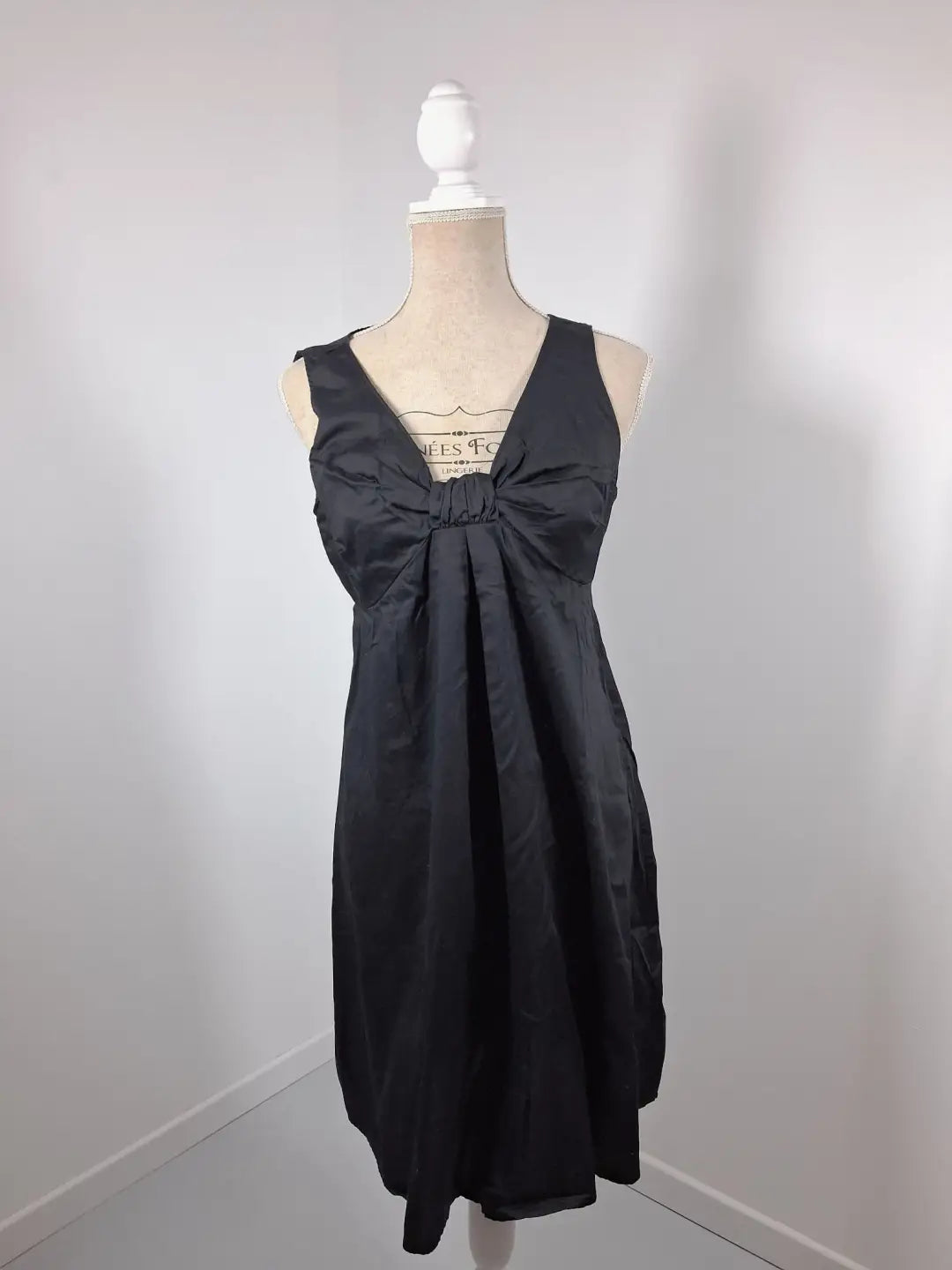 Black Dress Draped Bow Empire Cut – Vintage Chic Style – 100% Cotton – Size 40 (L)