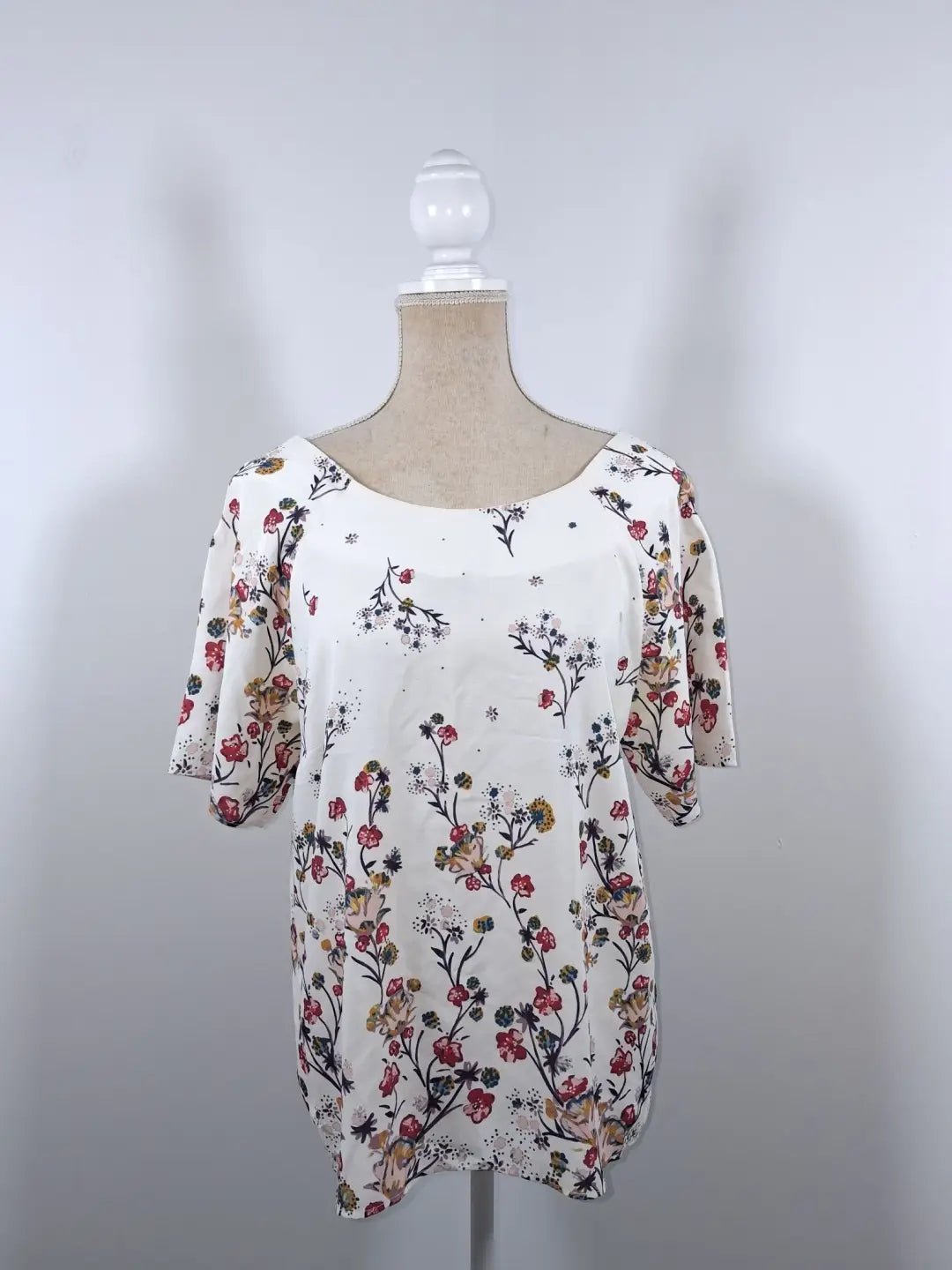 Cream Floral Fluid Blouse – Elegant Tie-Backless – Size 44 (XL)