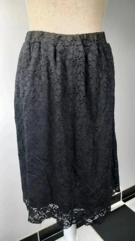 Belle jupe noire macramé de la marque Kiabi taille 54/56