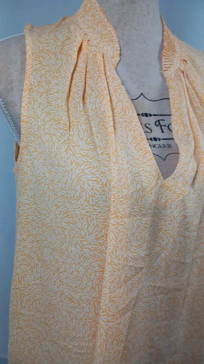 KIABI Sleeveless Blouse New M – Orange Yellow Flowy Top with Foliage Pattern