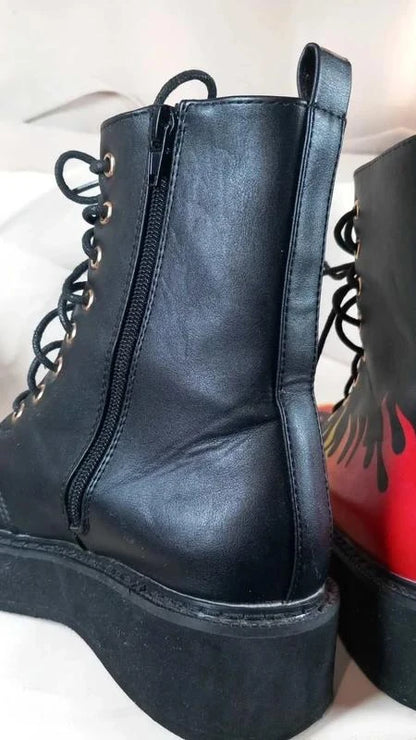 Bottines Rangers Plateformes ASOS - Imprimé Flammes