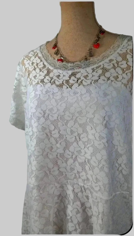 Lace Peplum Top – Elegance & Femininity Plus Size!
