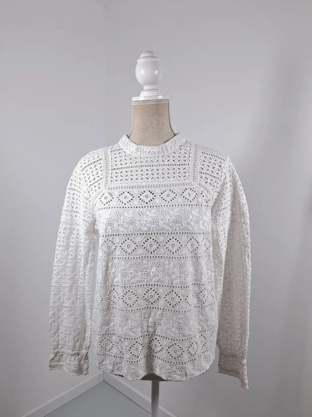 White Broderie Anglaise & Lace Blouse – Romantic Vintage Style – Size 40 (L)