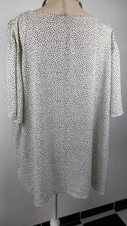 Belle blouse mouchete noire et blanche marque Kiabi taille XXL 50/52