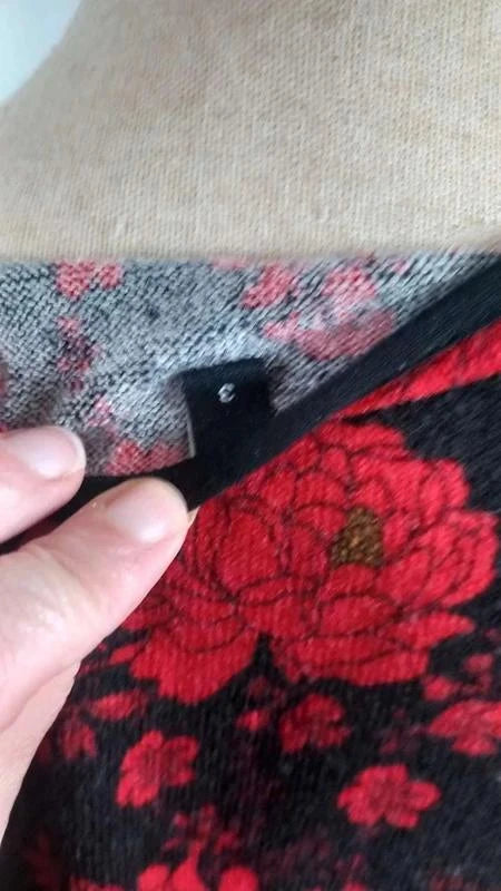 Pull Léger Floral Noir & Rouge – Détail Zip Cœur – Taille 3 (L)