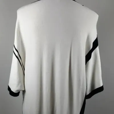 Chic & Comfy Graphic Top - Black & White - Size 54/56