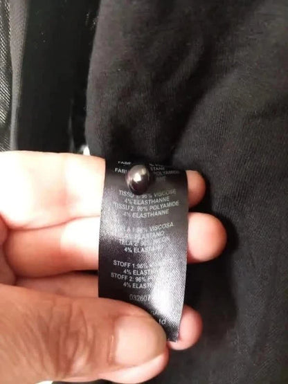 Joli body noir et résille en taille 56 de chez Asos, décolleté plongeant très sexy