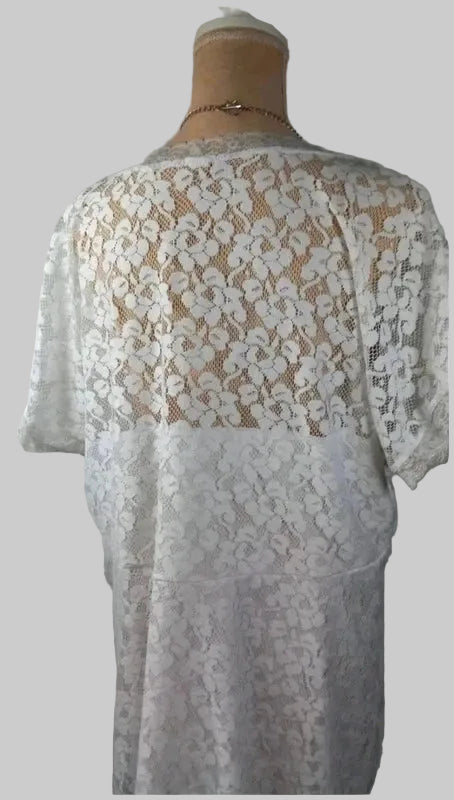 Lace Peplum Top – Elegance & Femininity Plus Size!