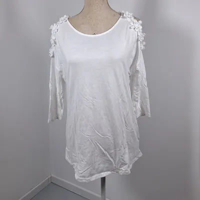 Yessica C&A White Top – Off-the-Shoulder & Raised Flowers – Size XS