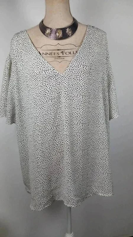 Belle blouse mouchete noire et blanche marque Kiabi taille XXL 50/52