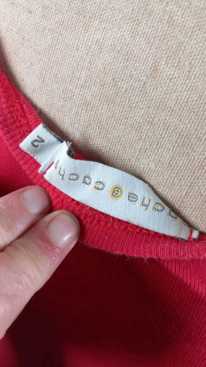 Top Débardeur Rouge Coquelicot – Détails Patchs & Écritures – T2 – Très Bon État
