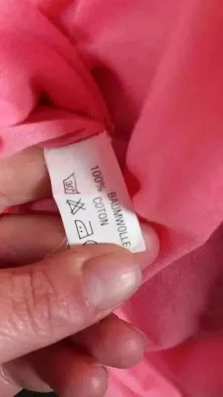 Joli tee shirt rose à broderie taille 3 XL 50/52