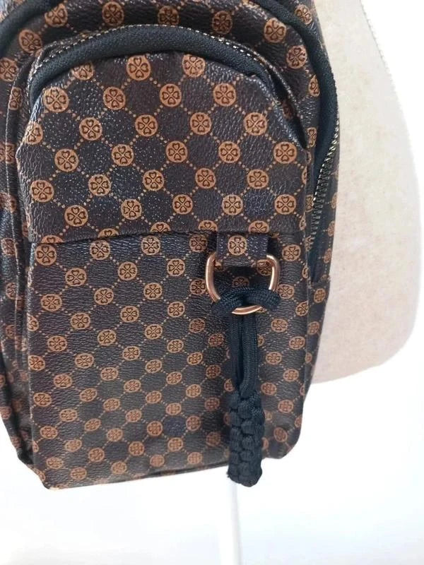 Petit sac style banane multi poche