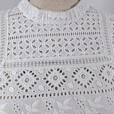 White Broderie Anglaise & Lace Blouse – Romantic Vintage Style – Size 40 (L)
