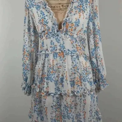 Robe Courte Fleurie – Dos Nu & Volants – Look Romantique