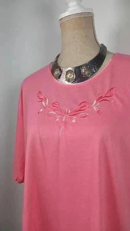 Joli tee shirt rose à broderie taille 3 XL 50/52