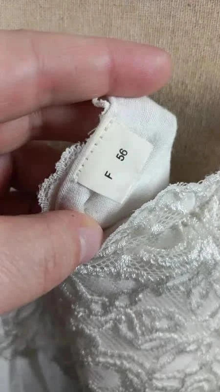 Beau débardeur blanc dentelle taille 56