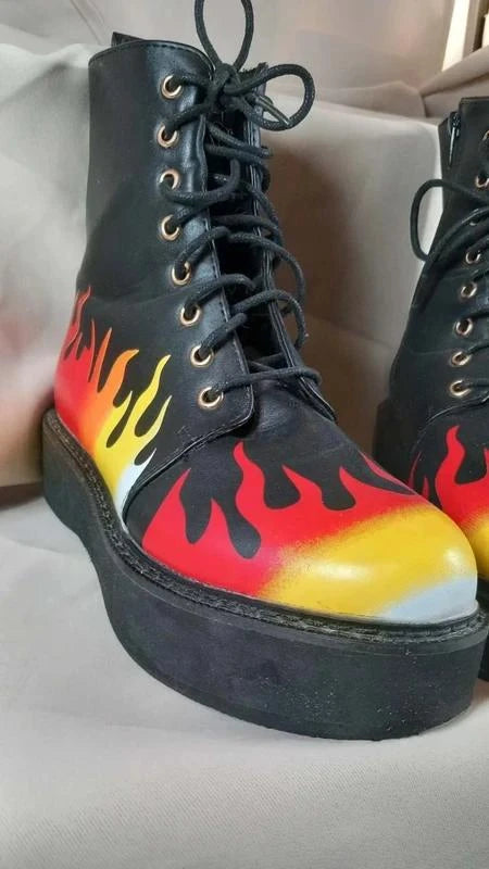 Bottines Rangers Plateformes ASOS - Imprimé Flammes